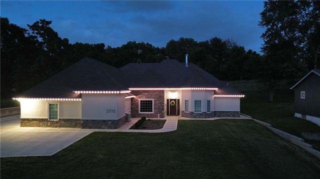 2015 S Lees Summit Road, Independence, MO 64050