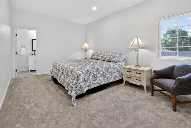 2015 S Lees Summit Road, Independence, MO 64050