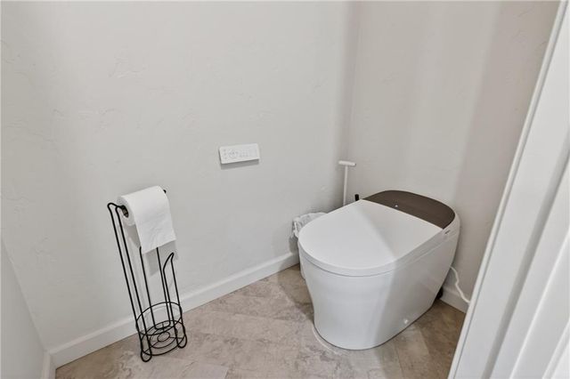 2015 S Lees Summit Road, Independence, MO 64050