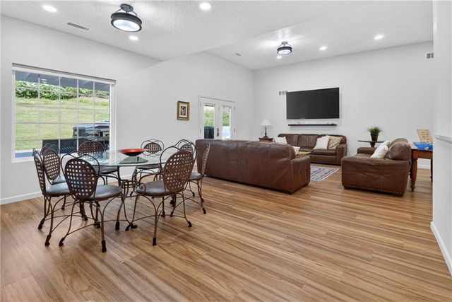 2015 S Lees Summit Road, Independence, MO 64050