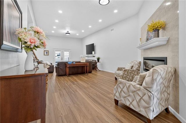 2015 S Lees Summit Road, Independence, MO 64050