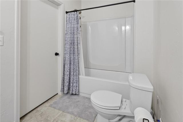 2015 S Lees Summit Road, Independence, MO 64050