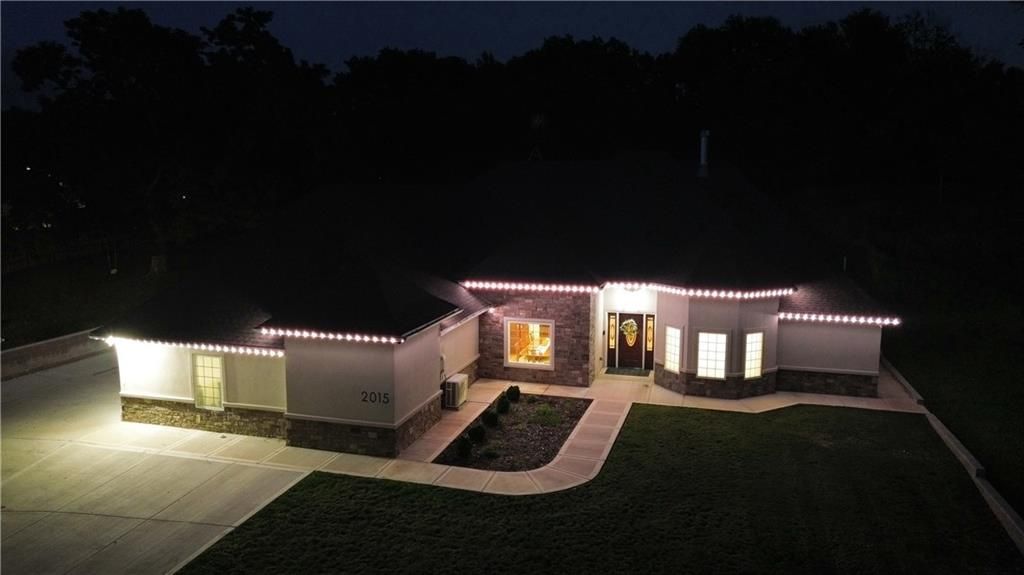 2015 S Lees Summit Road, Independence, MO 64050
