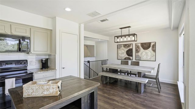 133 World Of Tennis SQ, Lakeway, TX 78738