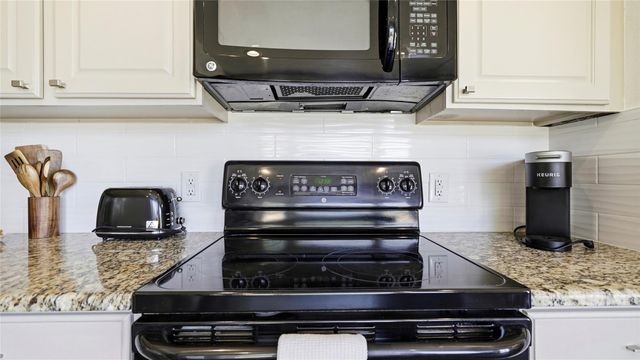 133 World Of Tennis SQ, Lakeway, TX 78738