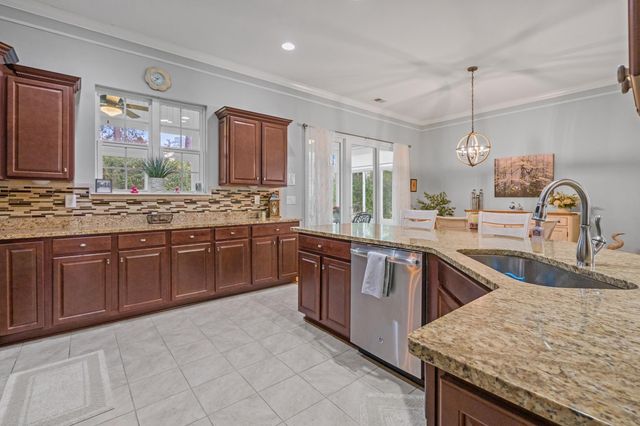 1652 Murrell Pl., Murrells Inlet, SC 29576