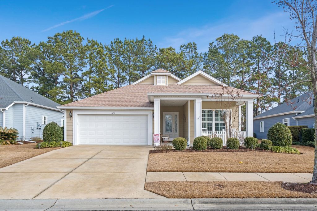 1652 Murrell Pl., Murrells Inlet, SC 29576