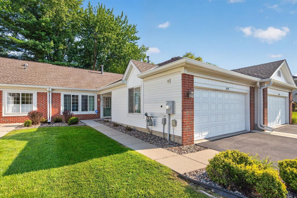 10478 Bay View Lane, Woodbury, MN 55129 — exterior