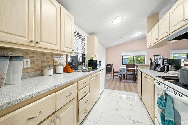 420 Sandstone Dr, Vallejo, CA 94589