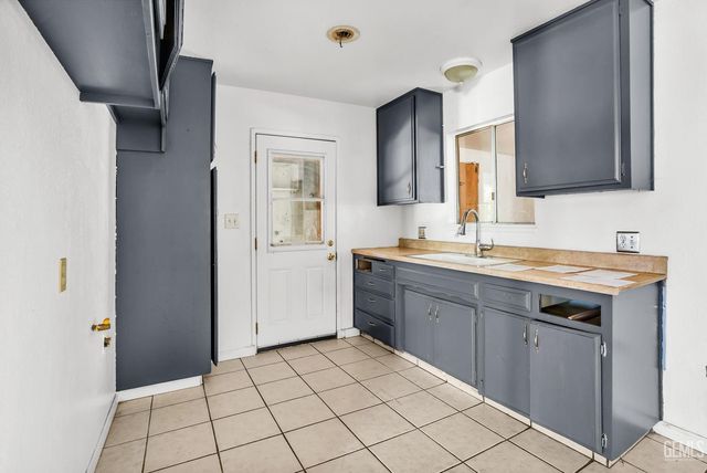 230 Sterling Road, Bakersfield, CA 93307