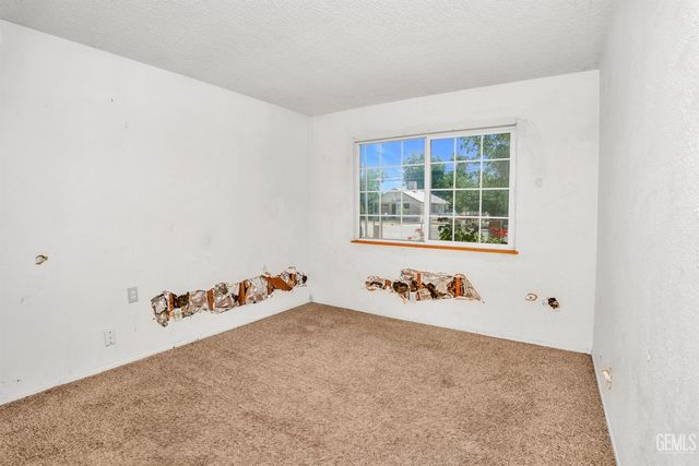 230 Sterling Road, Bakersfield, CA 93307