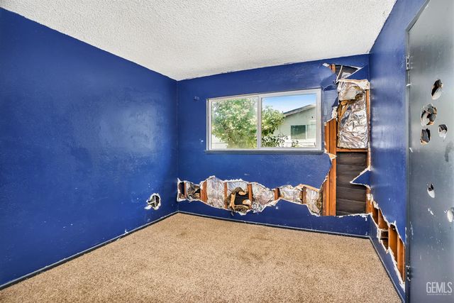 230 Sterling Road, Bakersfield, CA 93307