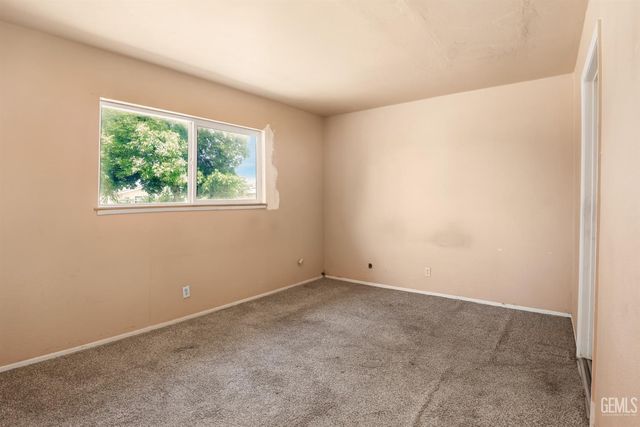 230 Sterling Road, Bakersfield, CA 93307