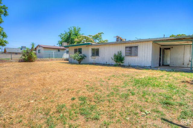 230 Sterling Road, Bakersfield, CA 93307