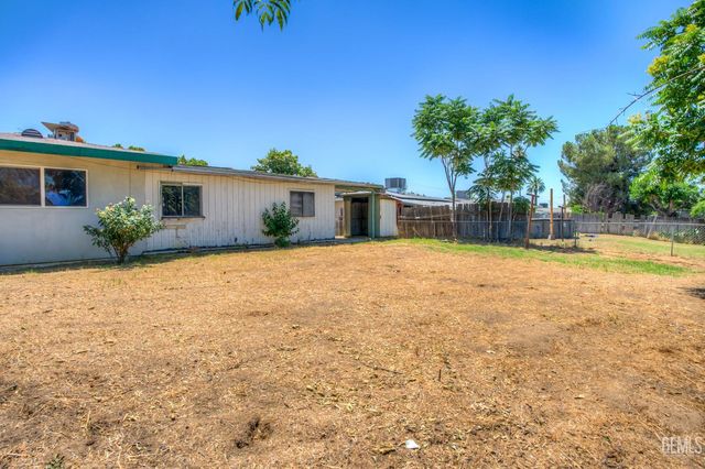 230 Sterling Road, Bakersfield, CA 93307