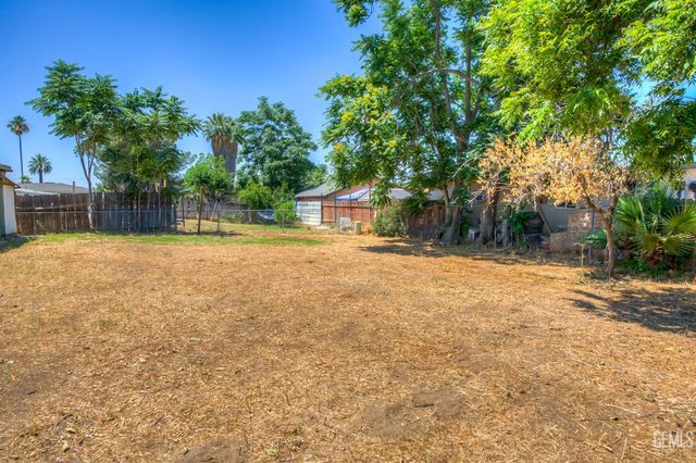 230 Sterling Road, Bakersfield, CA 93307