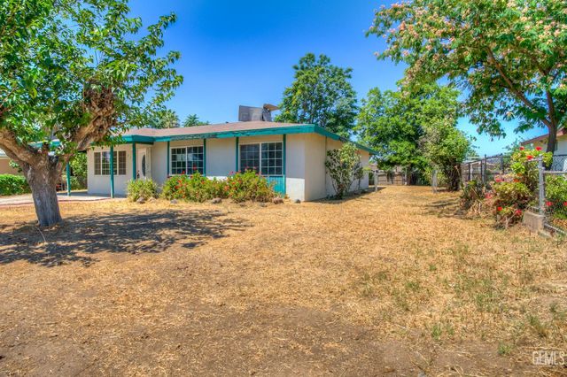 230 Sterling Road, Bakersfield, CA 93307