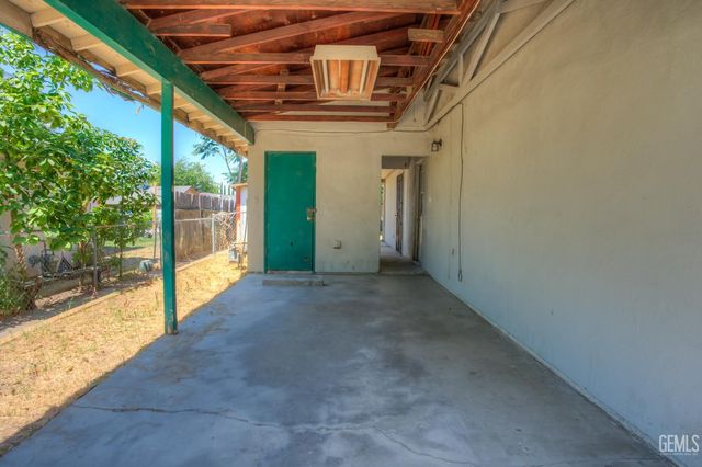 230 Sterling Road, Bakersfield, CA 93307