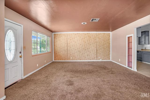 230 Sterling Road, Bakersfield, CA 93307