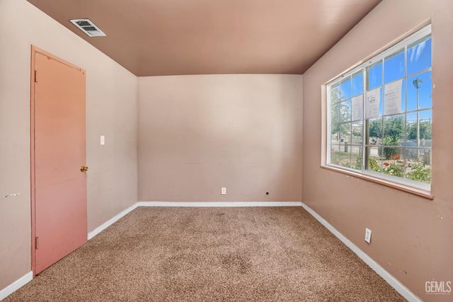 230 Sterling Road, Bakersfield, CA 93307