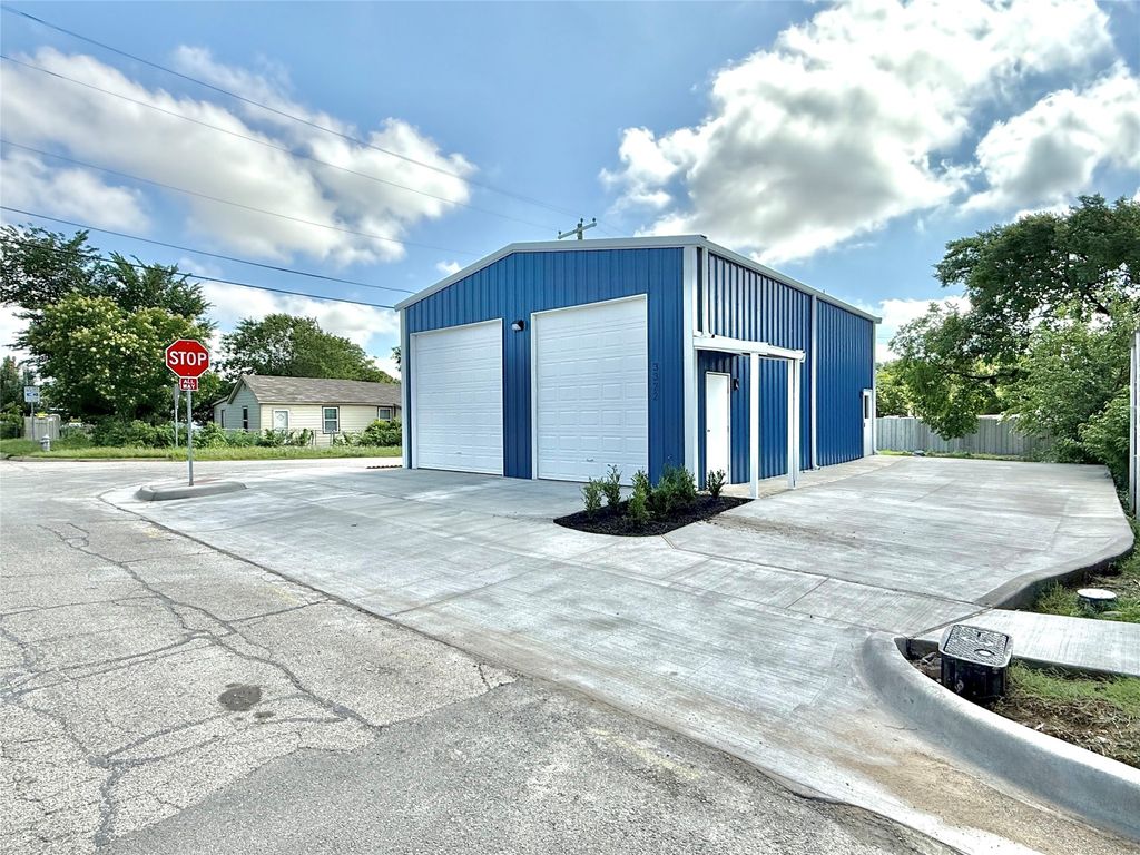 3322 N Calhoun Street, Fort Worth, TX 76106