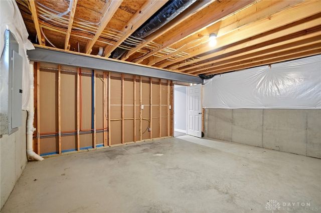 1524 Dell Glen Road, Dayton, OH 45458