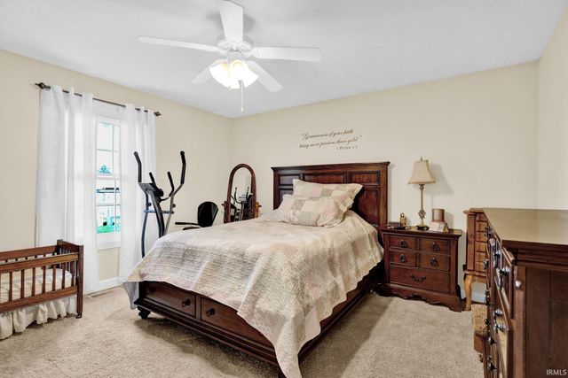 525 S 8th Avenue, Haubstadt, IN 47639