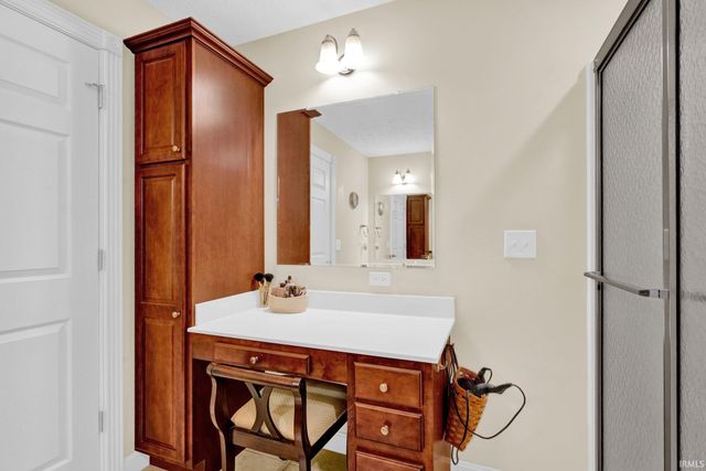 525 S 8th Avenue, Haubstadt, IN 47639