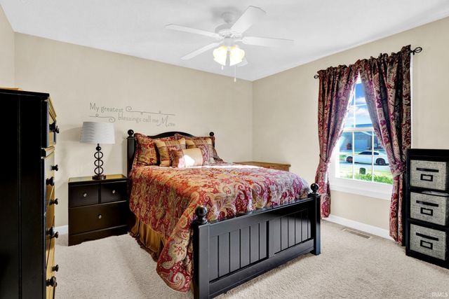 525 S 8th Avenue, Haubstadt, IN 47639