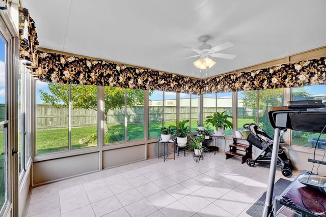 525 S 8th Avenue, Haubstadt, IN 47639