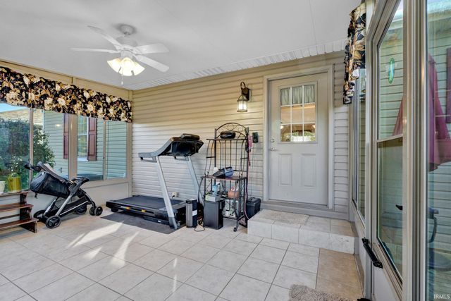 525 S 8th Avenue, Haubstadt, IN 47639