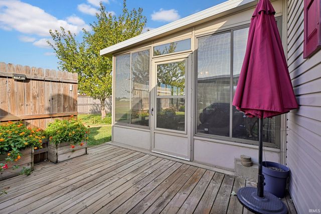 525 S 8th Avenue, Haubstadt, IN 47639