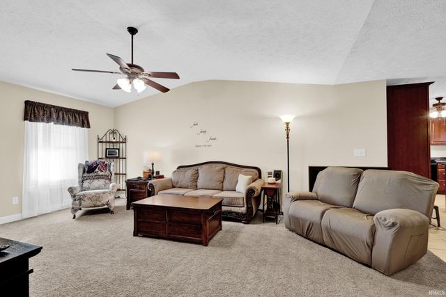 525 S 8th Avenue, Haubstadt, IN 47639