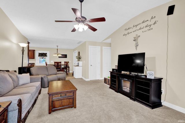 525 S 8th Avenue, Haubstadt, IN 47639