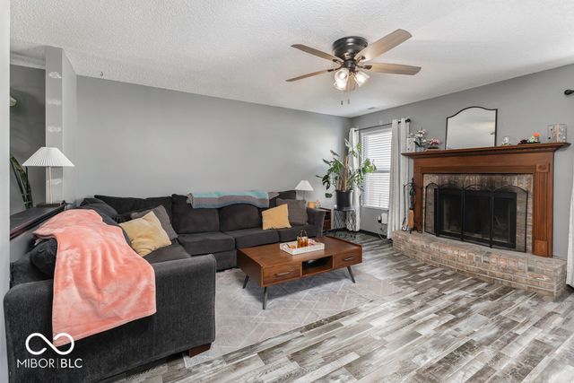 638 Harvest Meadow Way, New Whiteland, IN 46184