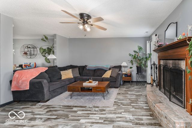 638 Harvest Meadow Way, New Whiteland, IN 46184