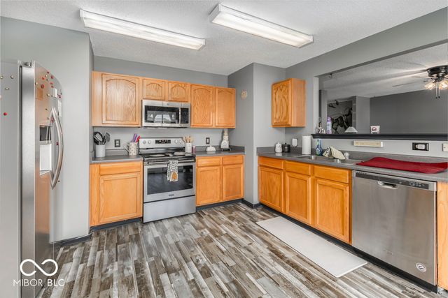 638 Harvest Meadow Way, New Whiteland, IN 46184