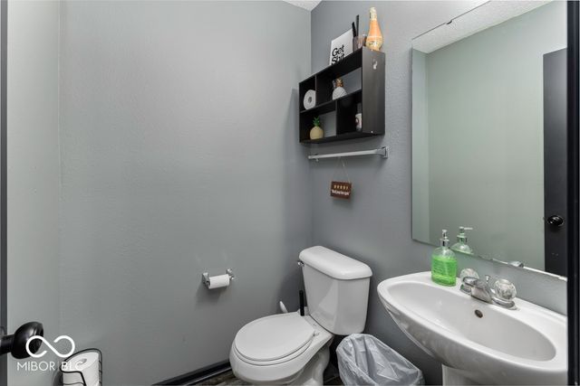 638 Harvest Meadow Way, New Whiteland, IN 46184