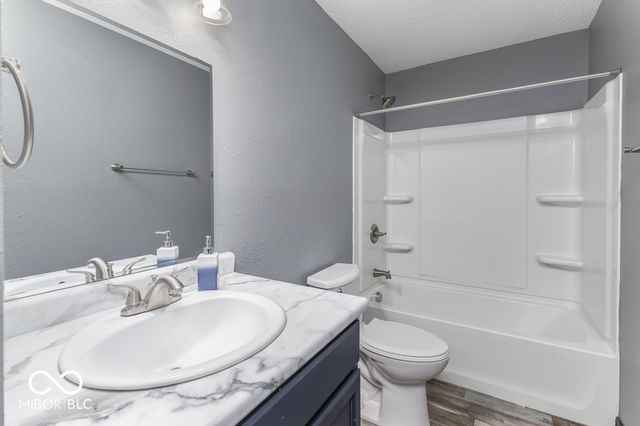 638 Harvest Meadow Way, New Whiteland, IN 46184