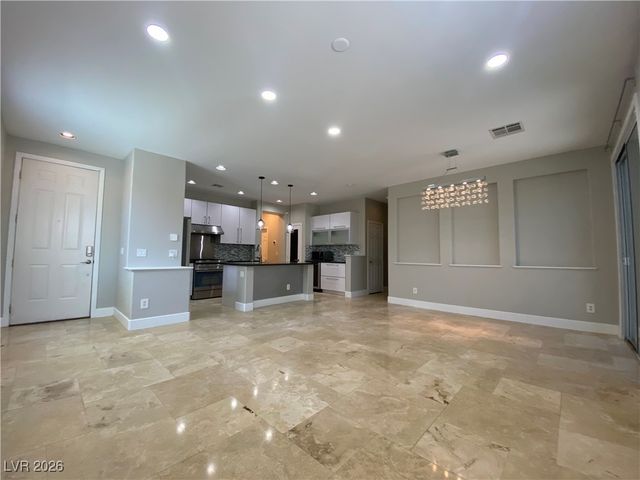 7956 Skyline View Court, Las Vegas, NV 89113