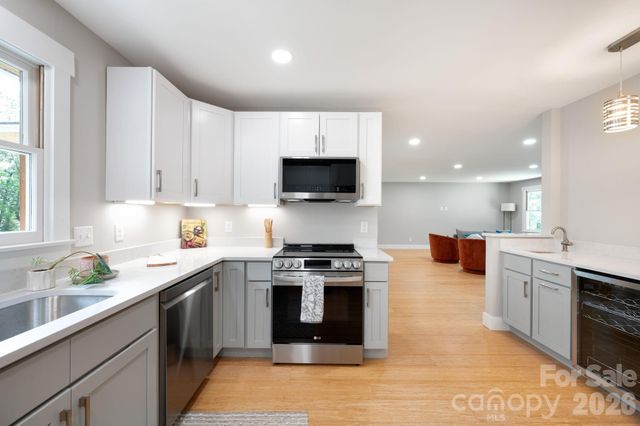 15 Pine Ridge Court, Fletcher, NC 28732