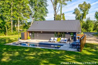 6346 Riverside Road, Fennville, MI 49408