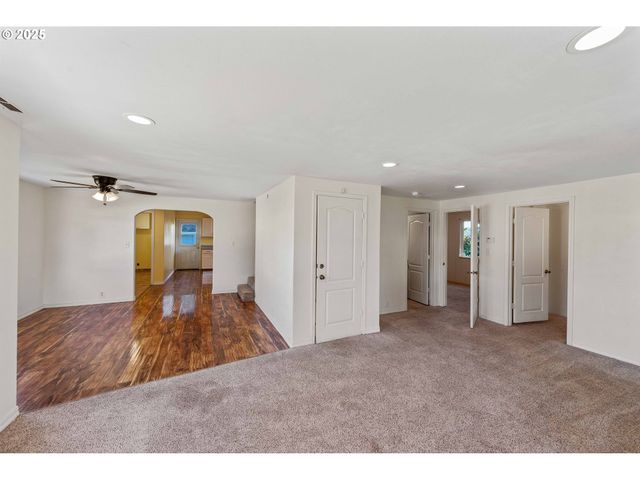 584 EXCHANGE St, North Bend, OR 97459