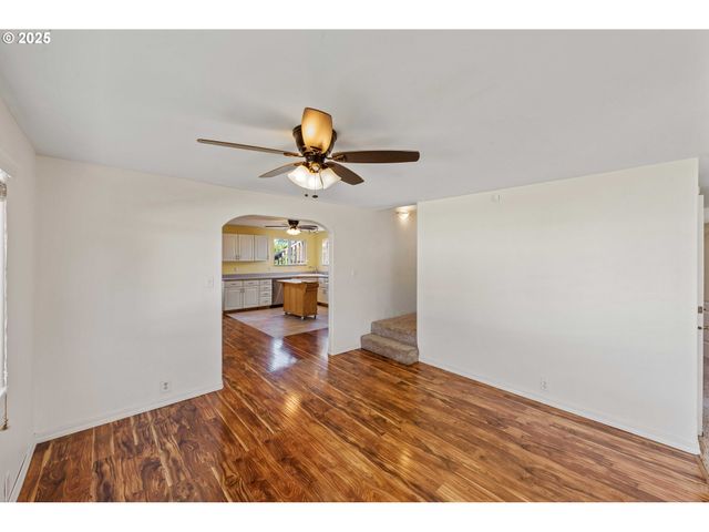 584 EXCHANGE St, North Bend, OR 97459