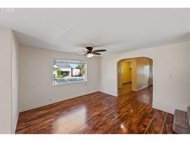 584 EXCHANGE St, North Bend, OR 97459