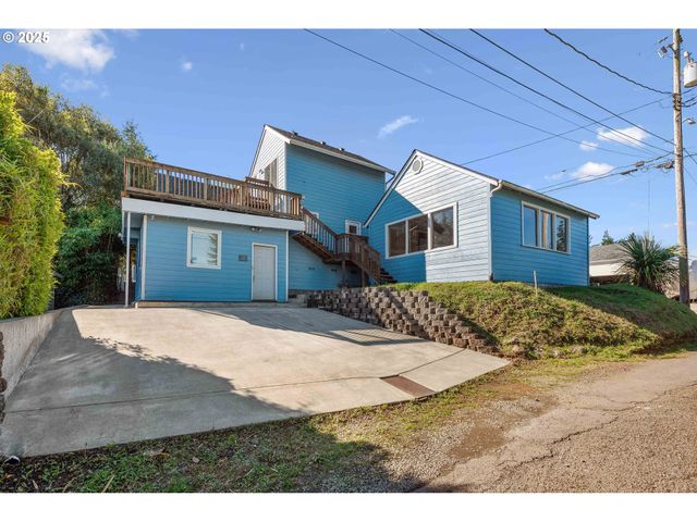 584 EXCHANGE St, North Bend, OR 97459