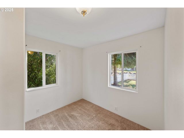 584 EXCHANGE St, North Bend, OR 97459