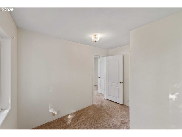 584 EXCHANGE St, North Bend, OR 97459