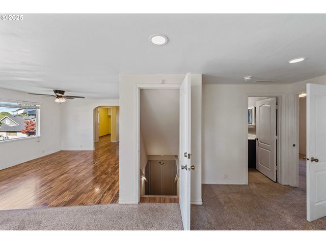 584 EXCHANGE St, North Bend, OR 97459