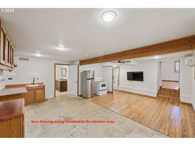 584 EXCHANGE St, North Bend, OR 97459